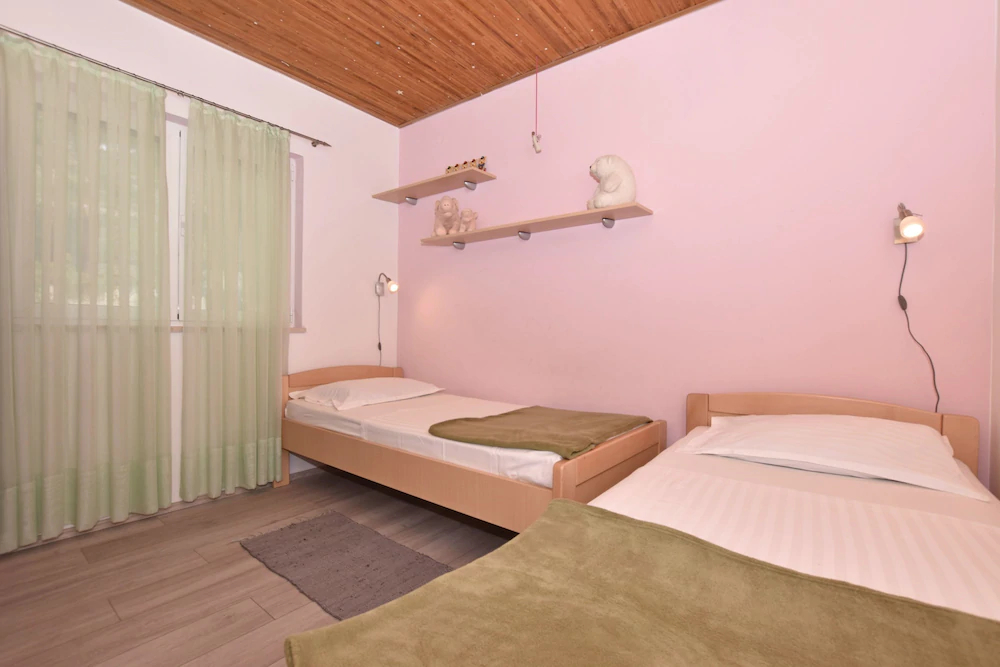 Apartments Mladen