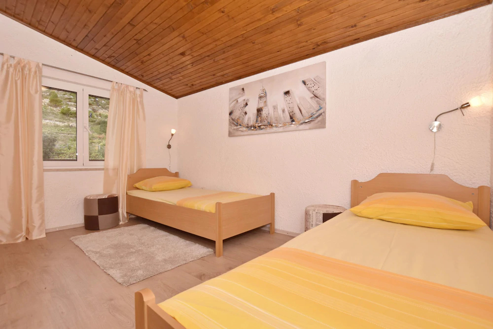 Apartments Mladen