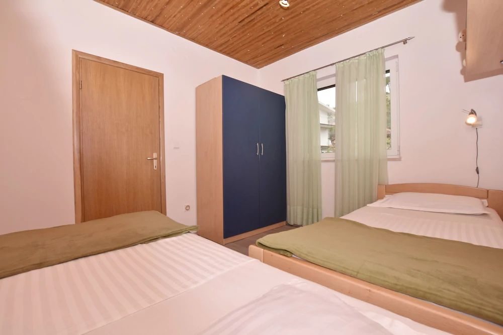 Apartments Mladen