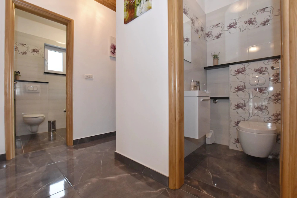 Apartments Mladen