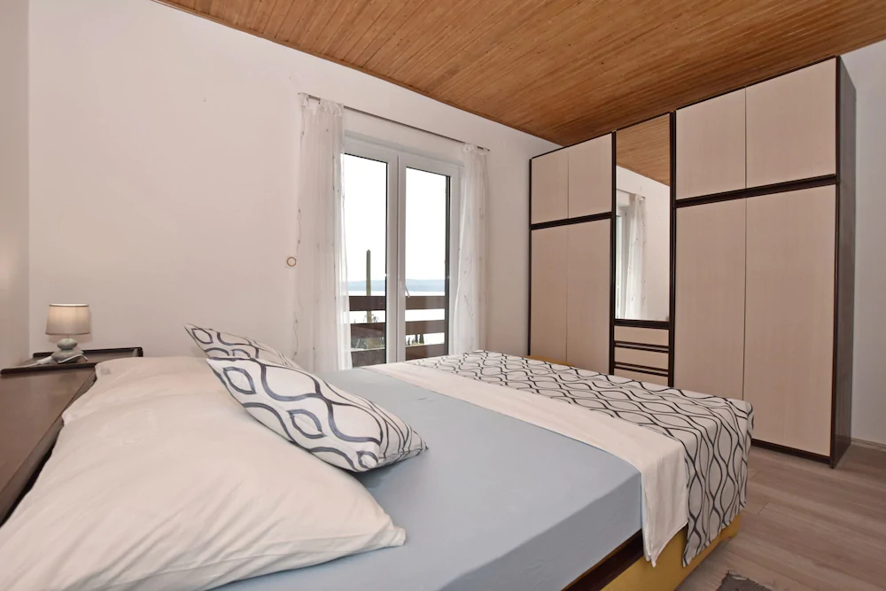 Apartments Mladen