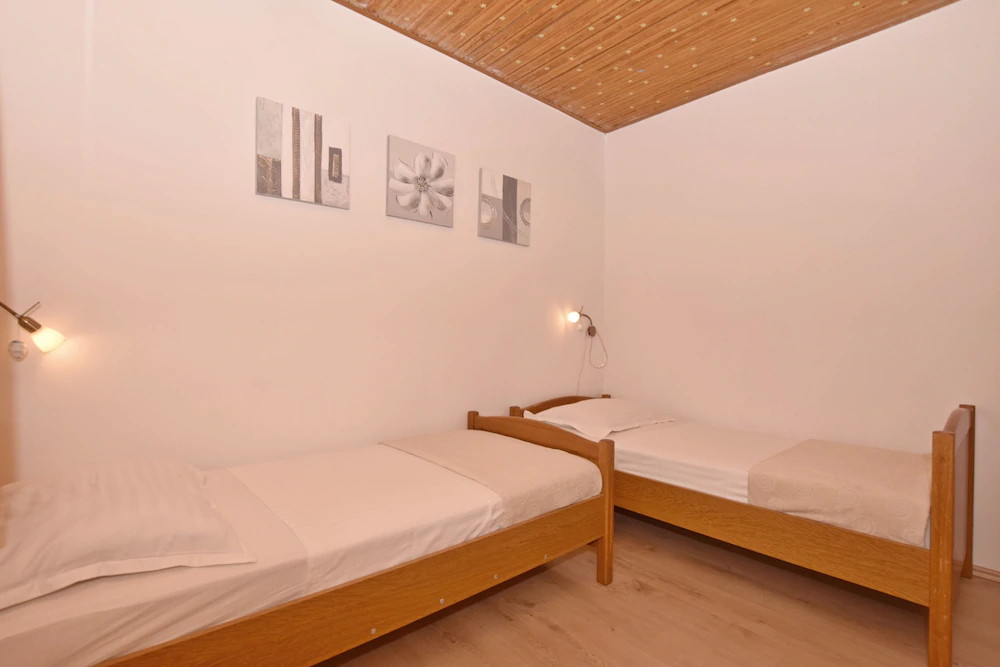 Apartments Mladen