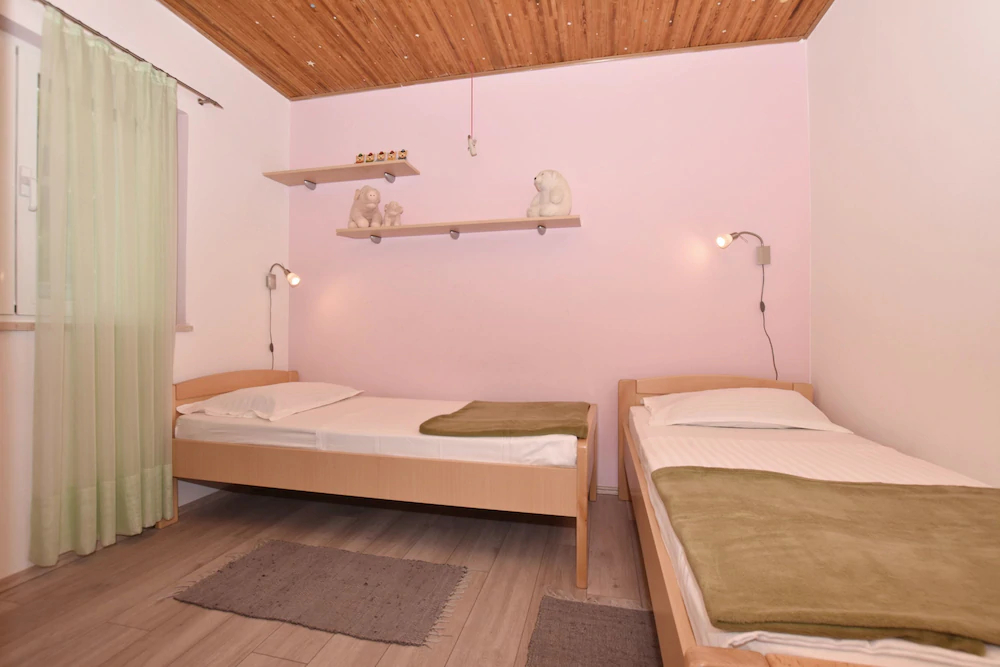 Apartments Mladen