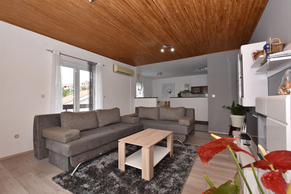 Apartments Mladen