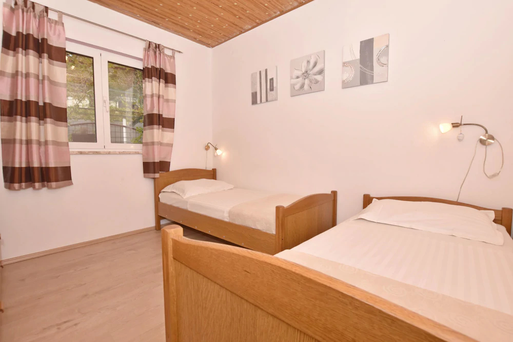 Apartments Mladen