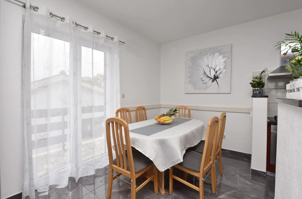 Apartments Mladen