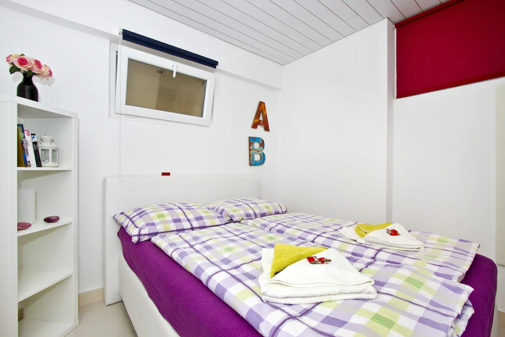 Apartments Vrdoljak