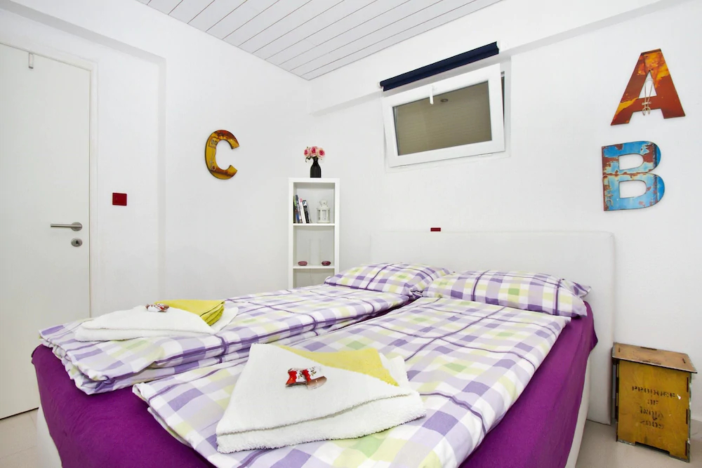 Apartments Vrdoljak