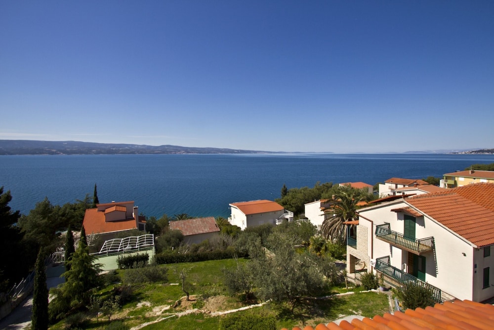 Apartments Vrdoljak