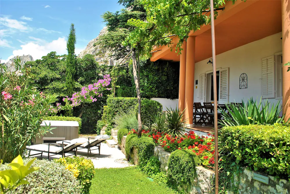 Holiday Home Flora