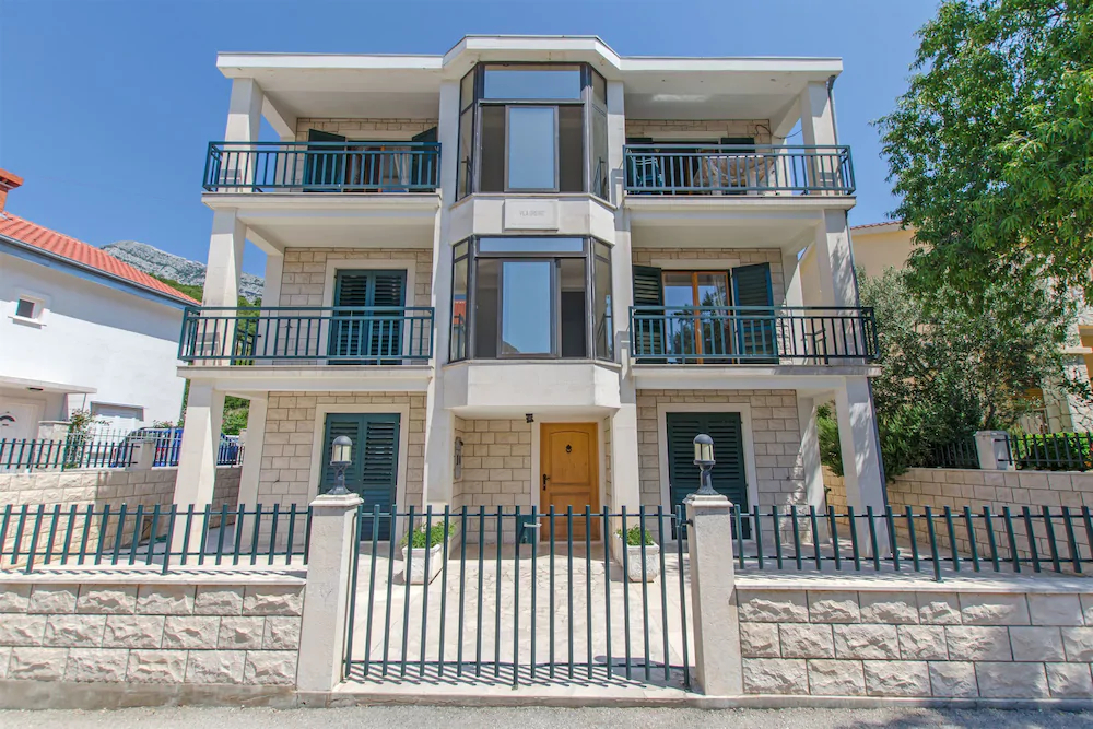 Apartments Spomenka