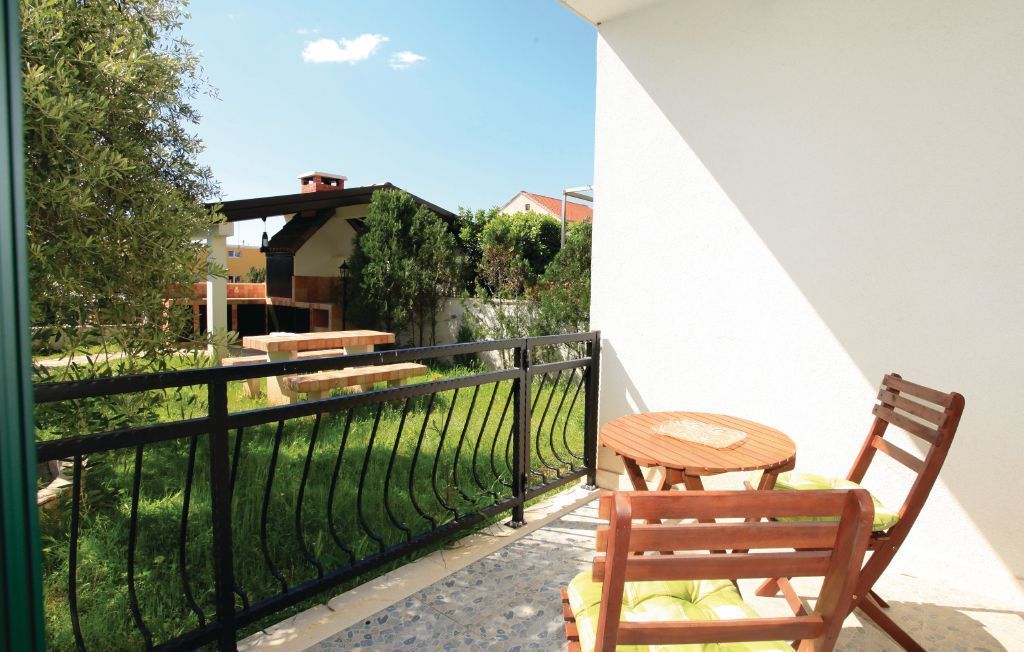 Apartments Trstenica