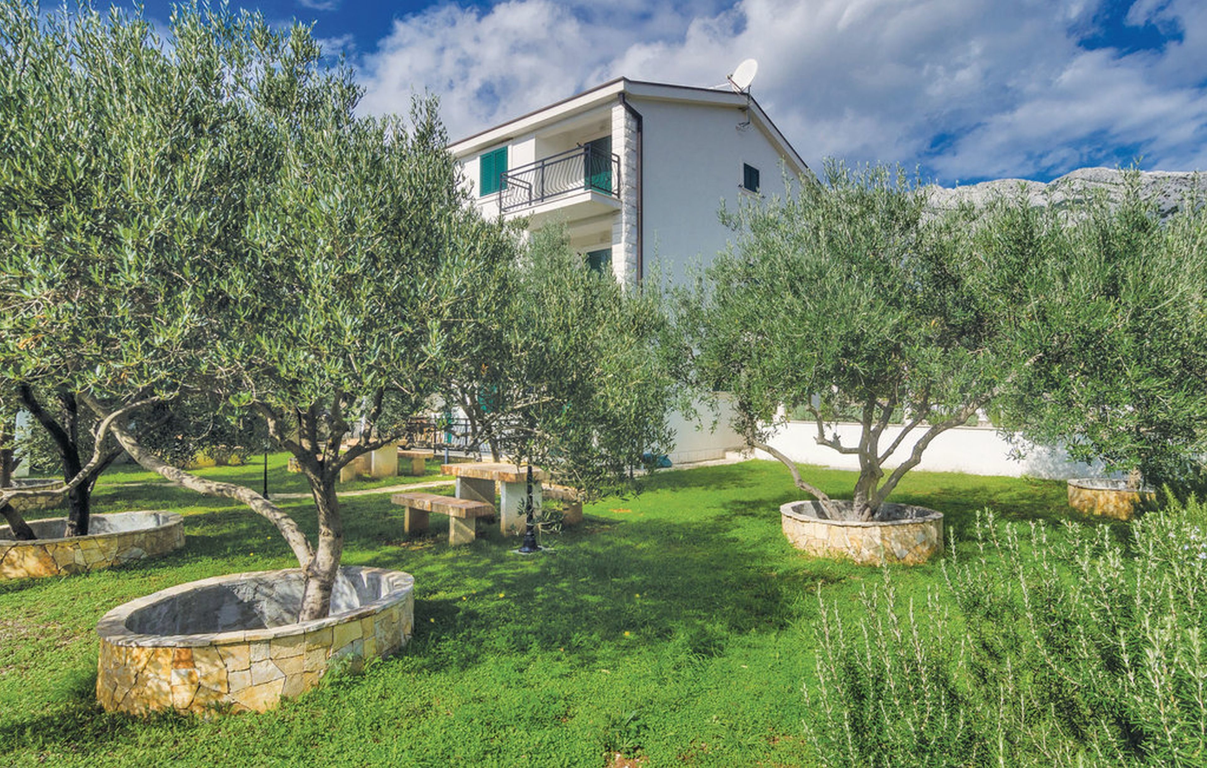 Apartments Trstenica