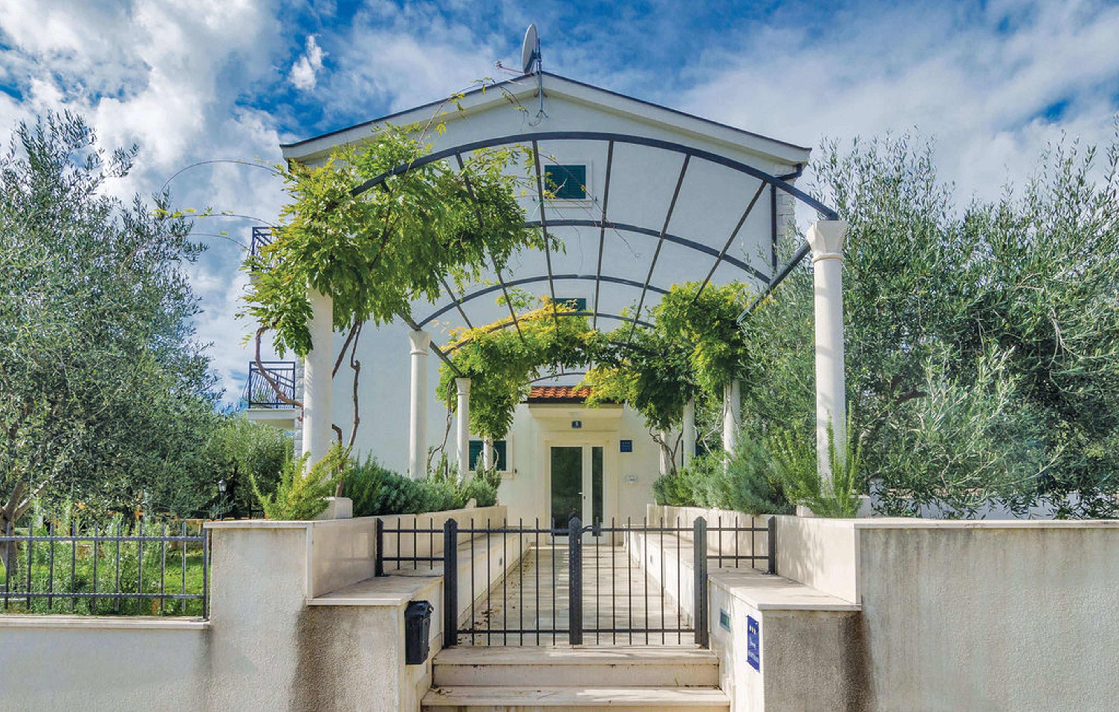 Apartments Trstenica