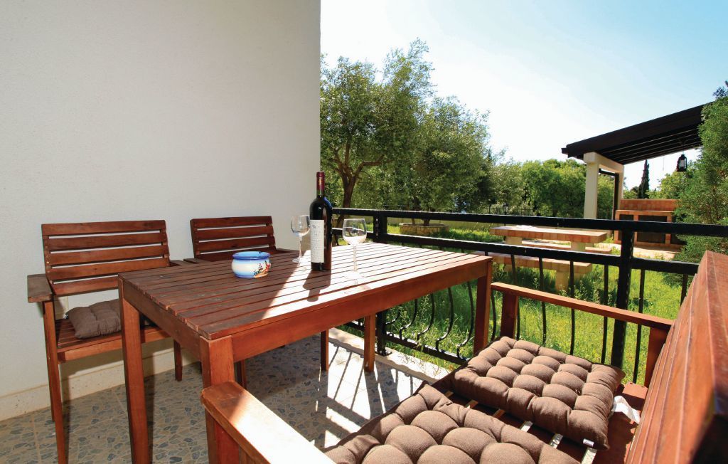 Apartments Trstenica