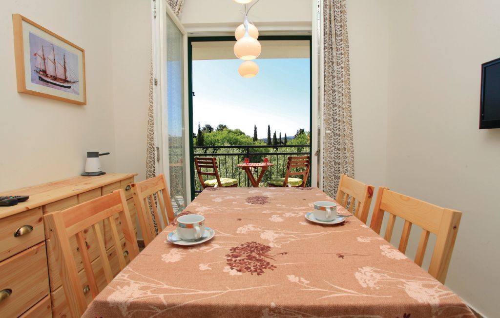 Apartments Trstenica