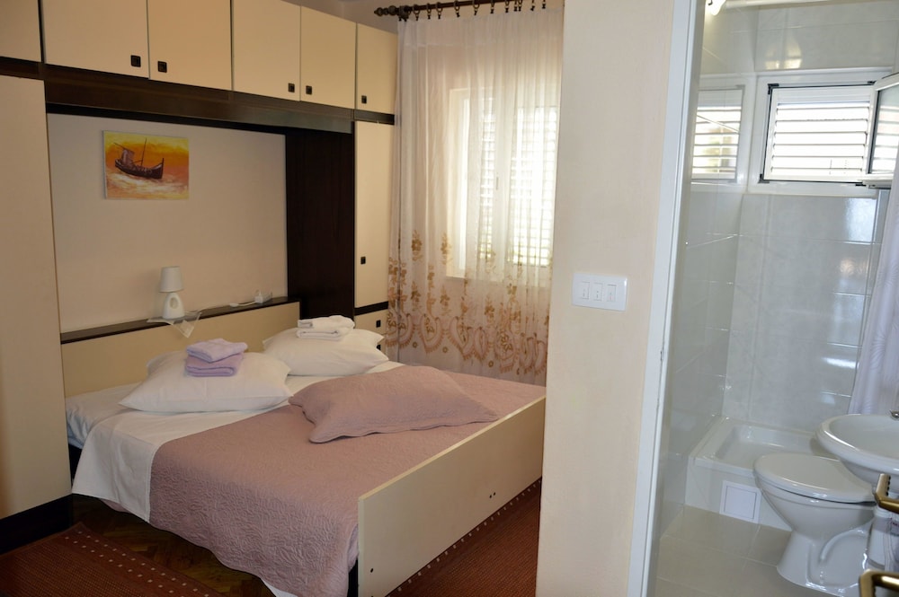Apartments Zdravko