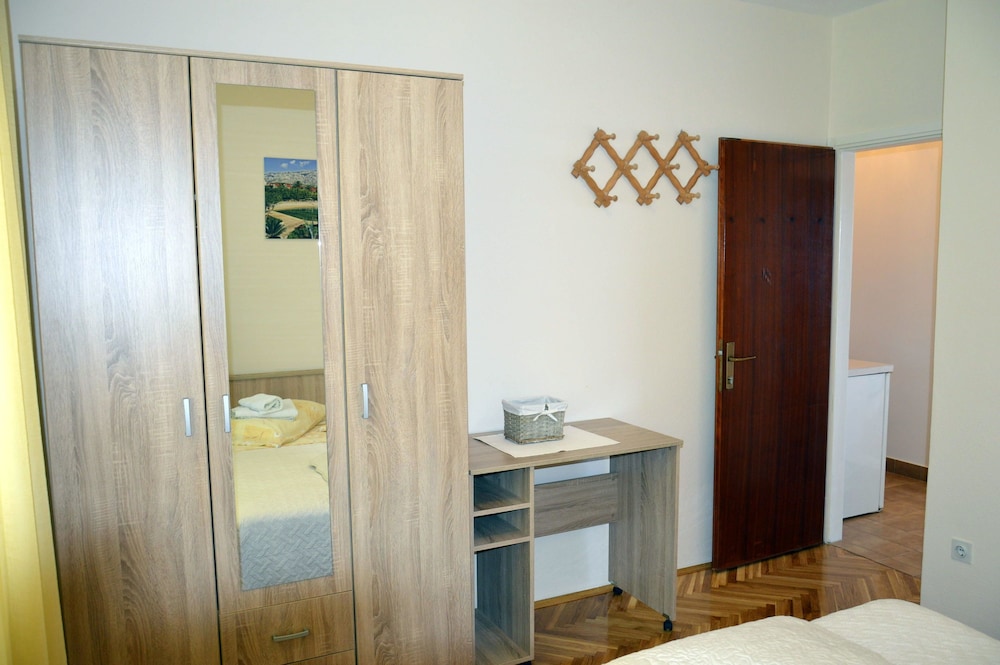 Apartments Zdravko