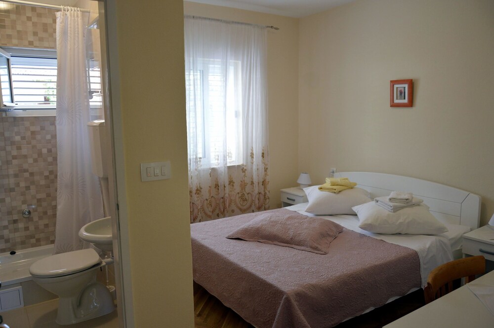 Apartments Zdravko