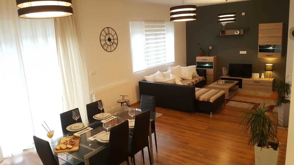 Holiday House Meri