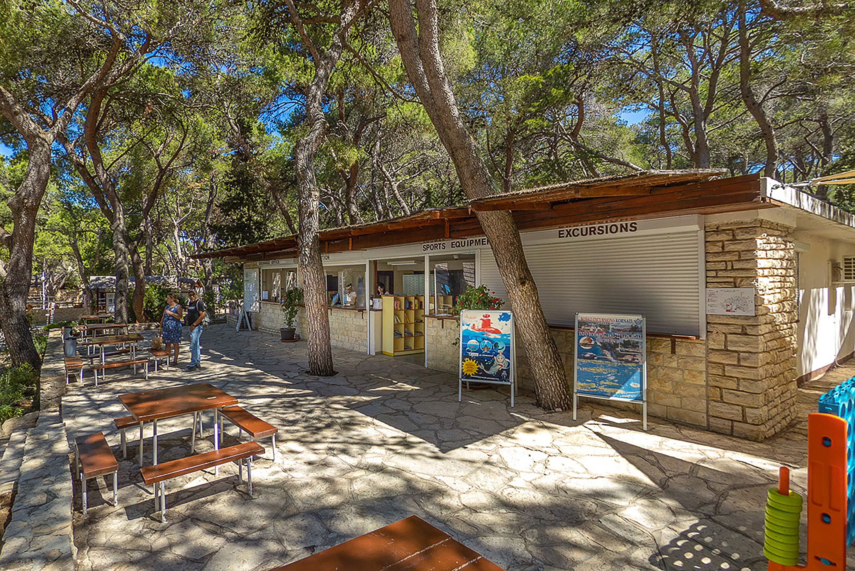 Pine Beach Pakostane - Glamping Homes