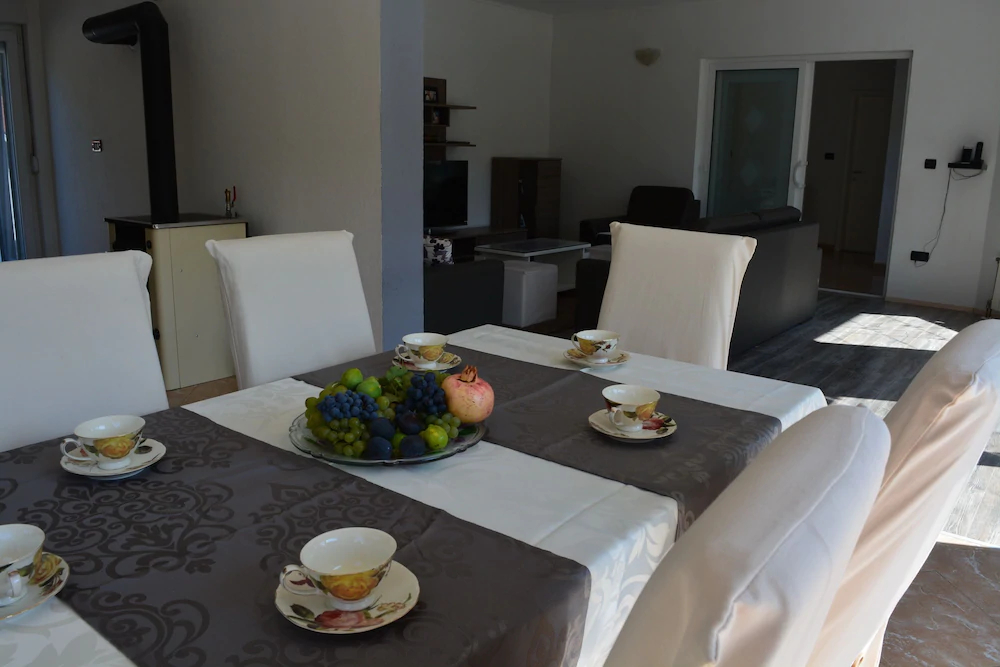 Holiday House 4M