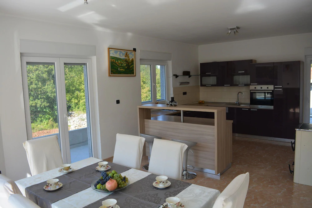 Holiday House 4M