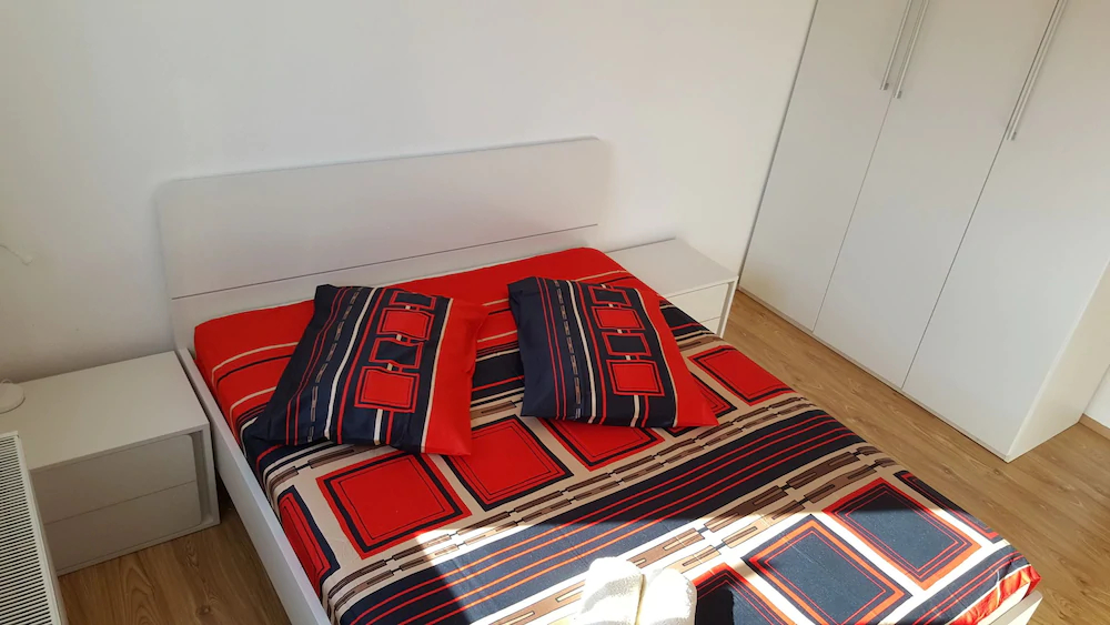 Holiday House 4M