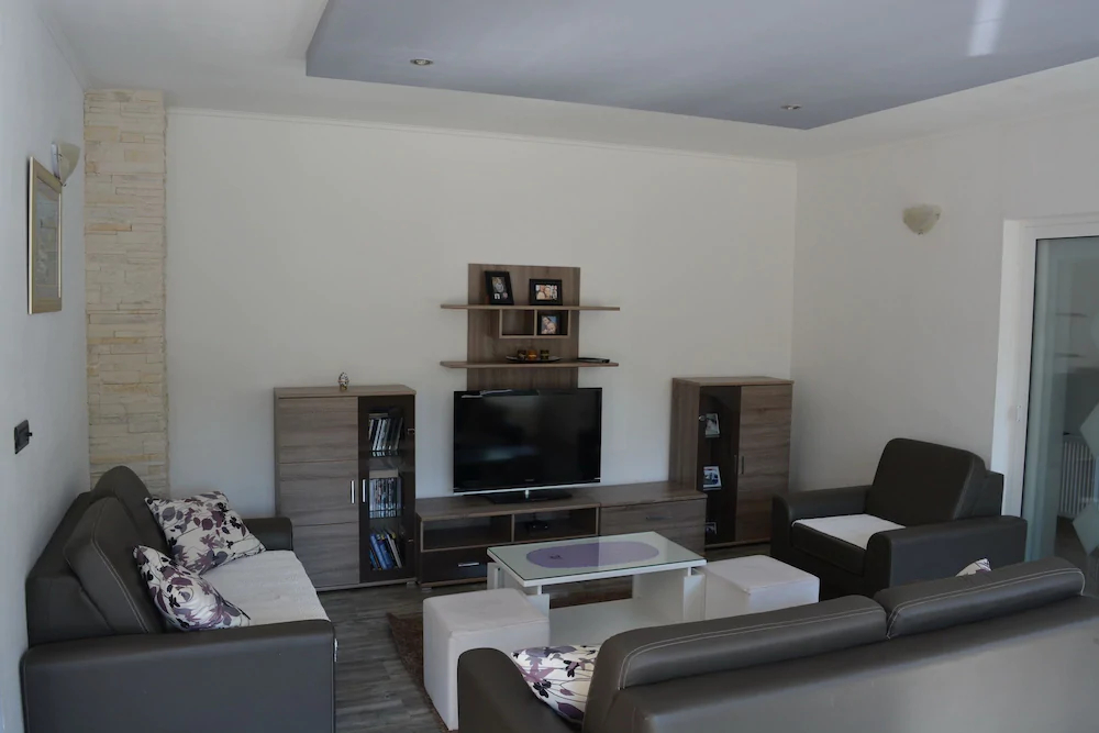 Holiday House 4M
