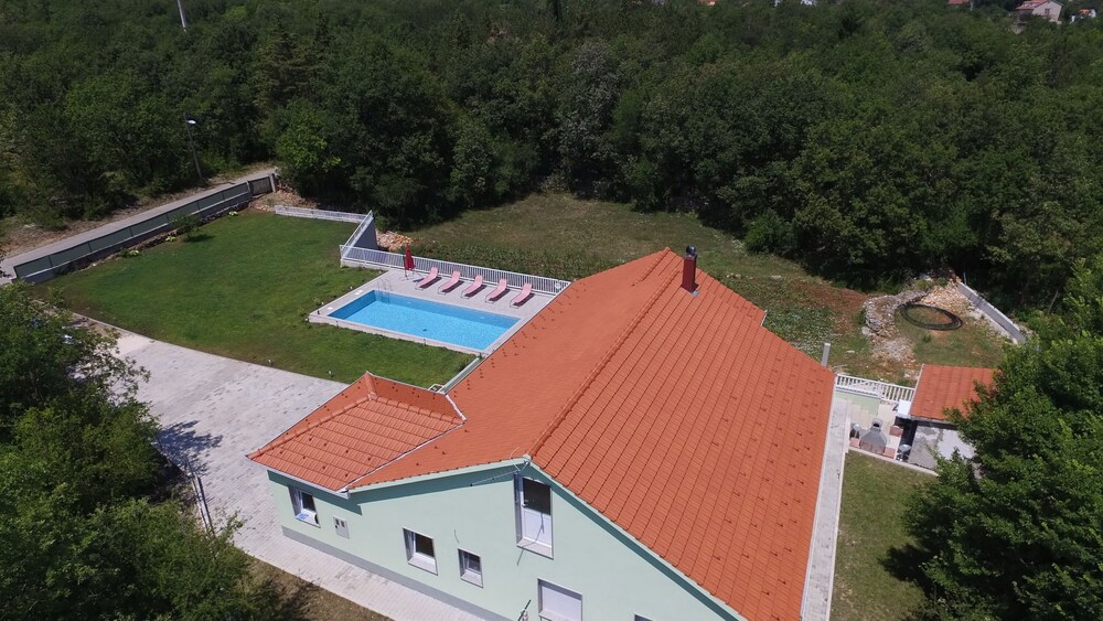 Holiday House 4M
