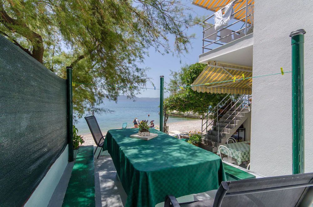 Beach House Toma