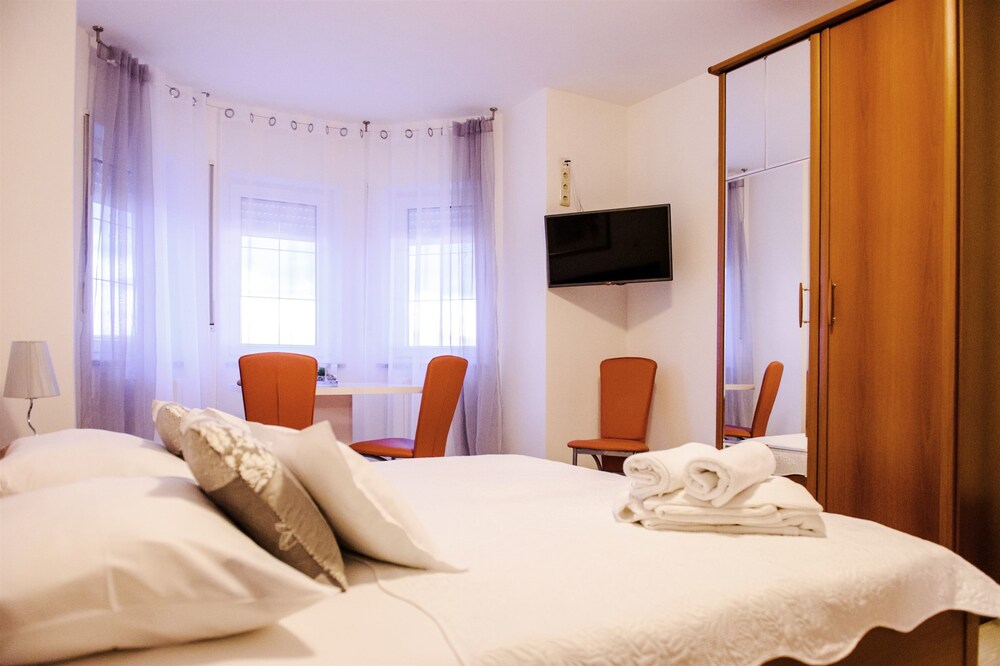 Apartment And Rooms Ana
