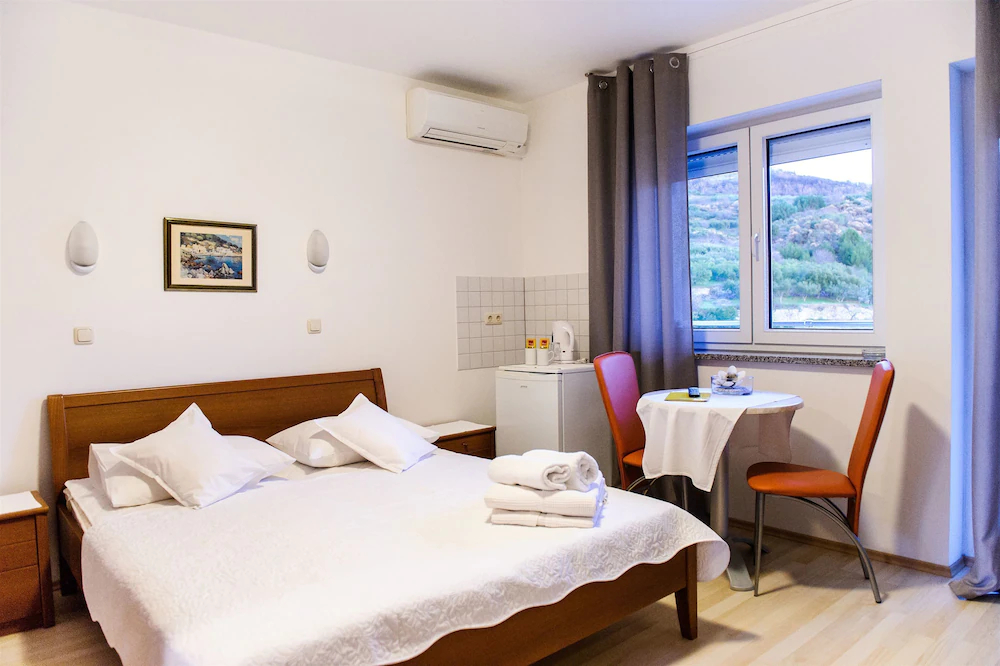 Apartment And Rooms Ana