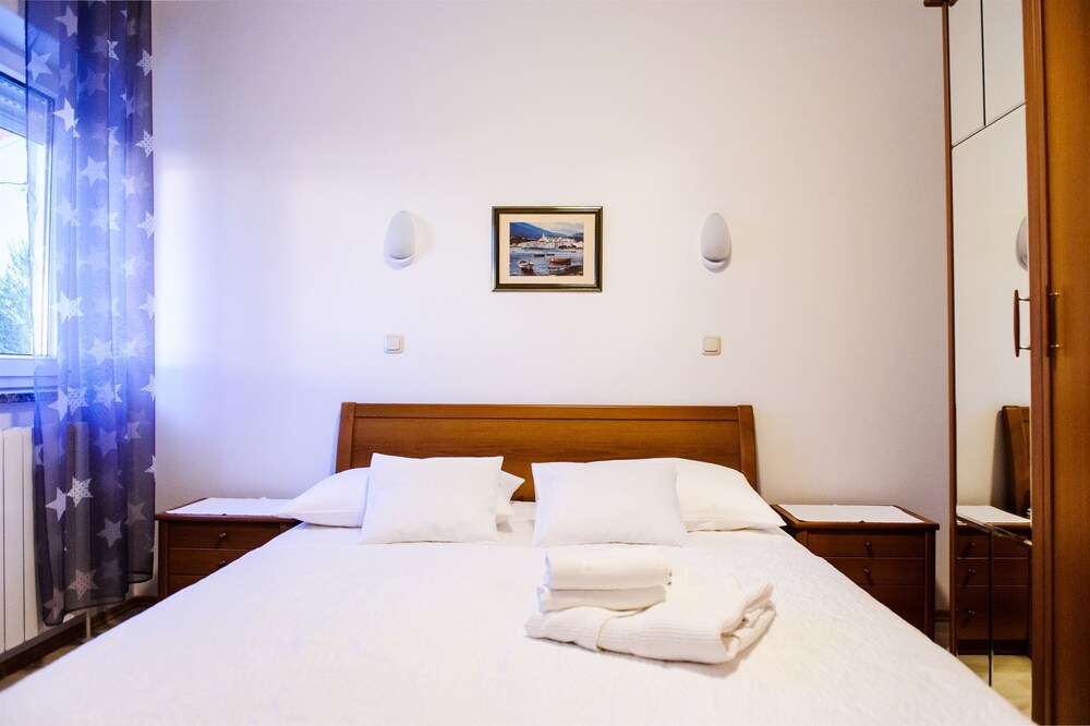 Apartment And Rooms Ana