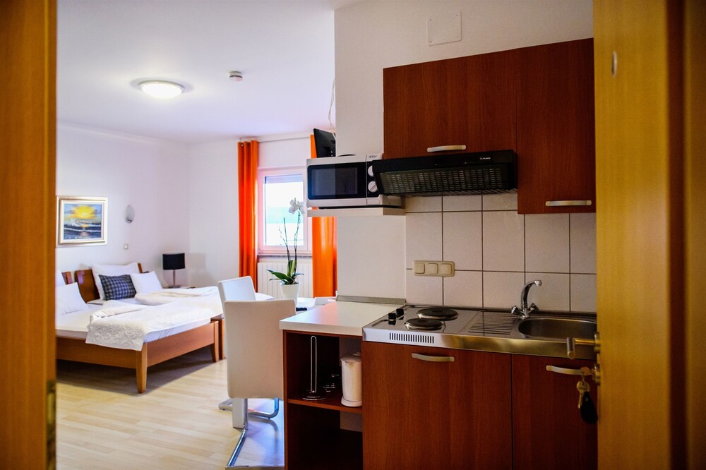Apartment And Rooms Ana