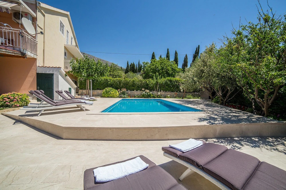 Apartments Milas