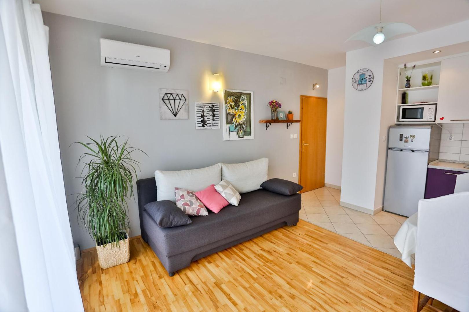Apartments Tresnja