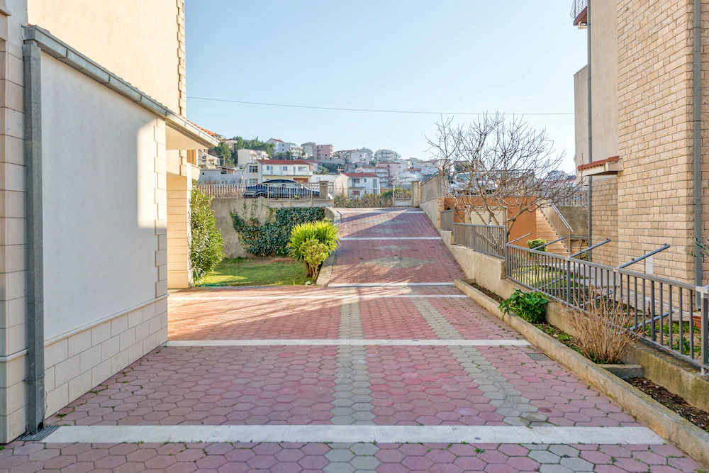 Lct Oleander Apartments