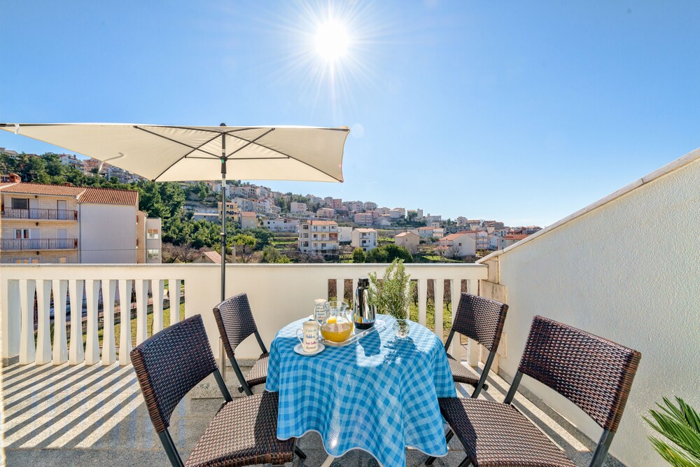 Lct Oleander Apartments