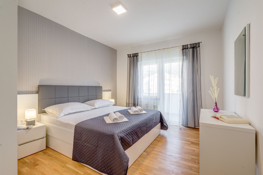 Lct Oleander Apartments