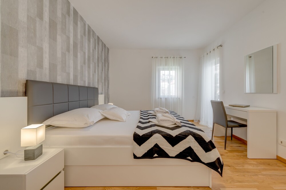 Lct Oleander Apartments