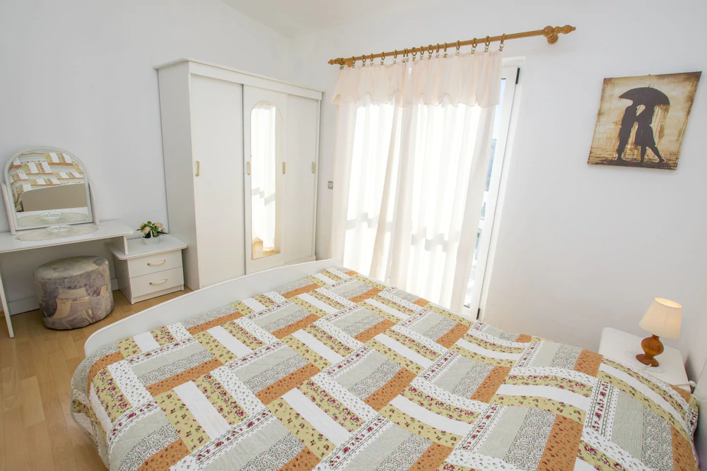 Apartment And Rooms Radojka