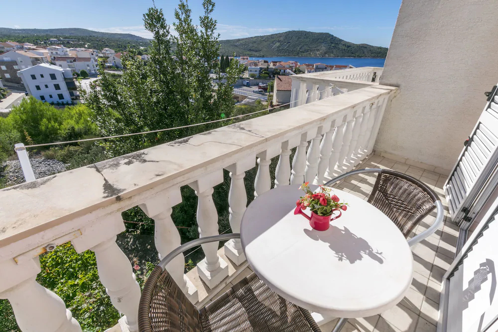 Apartment And Rooms Radojka