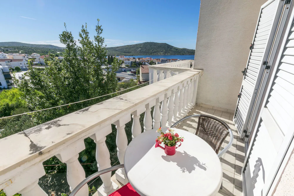 Apartment And Rooms Radojka