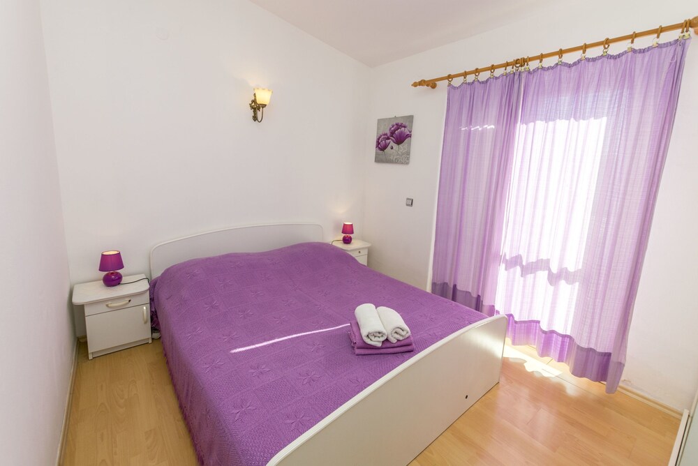 Apartment And Rooms Radojka