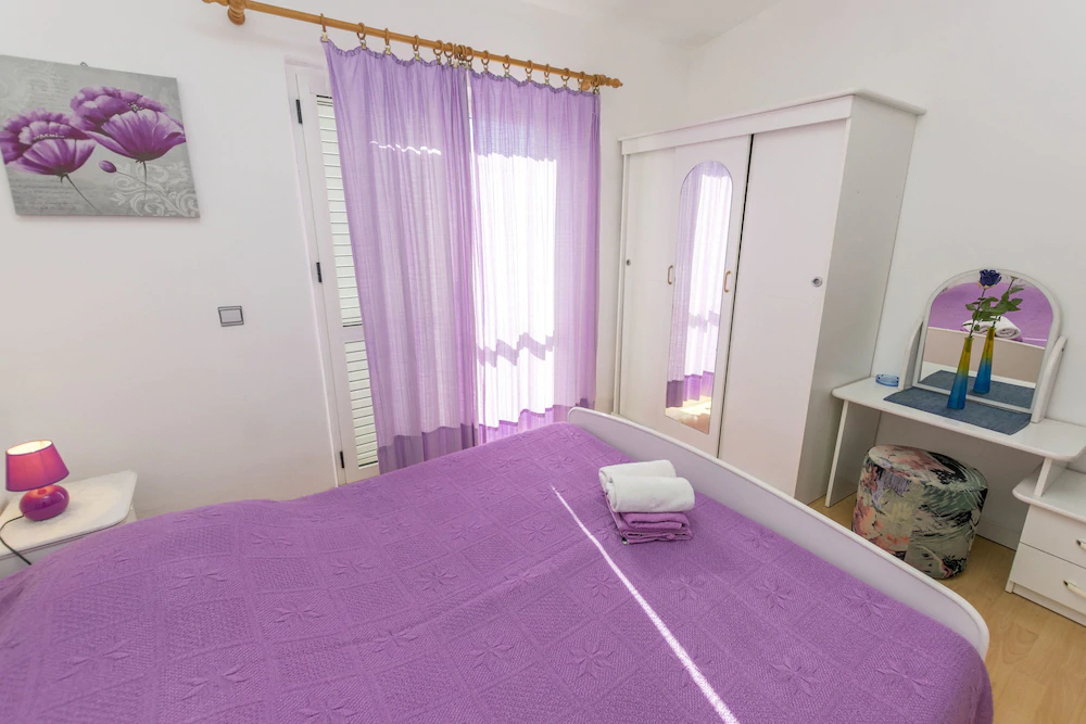 Apartment And Rooms Radojka