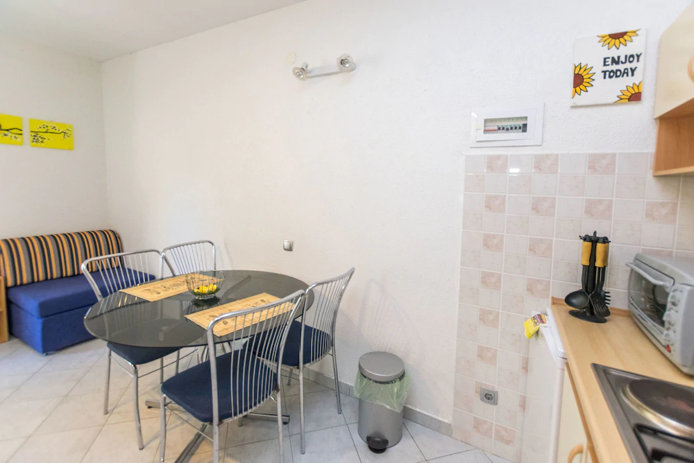 Apartment And Rooms Radojka