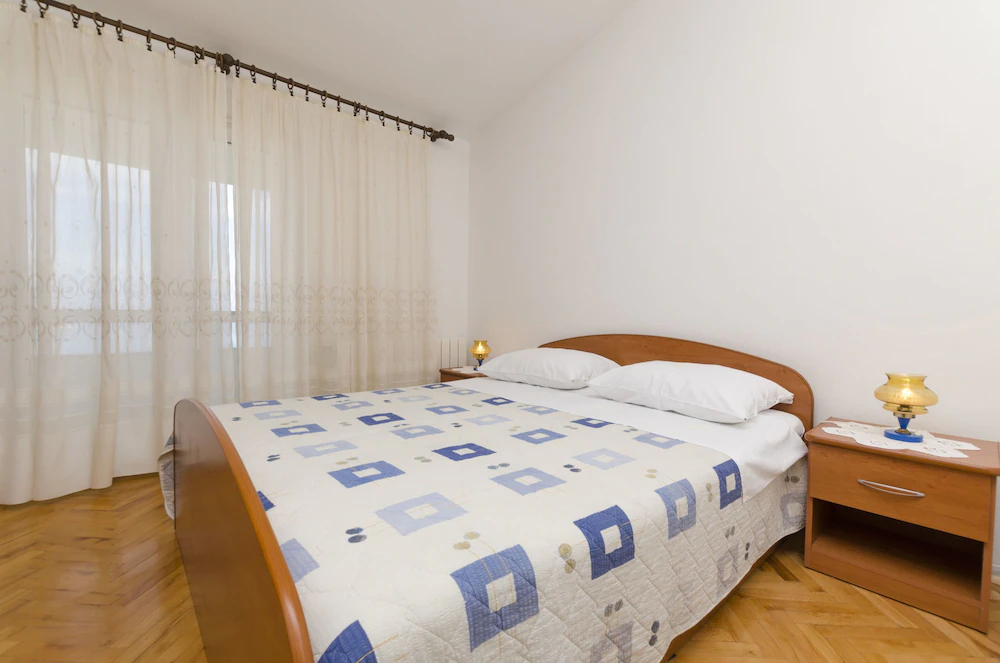 Apartments And Room Mate Mare