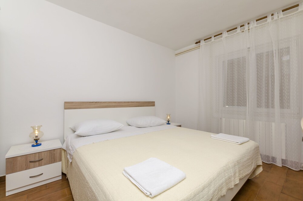 Apartments And Room Mate Mare