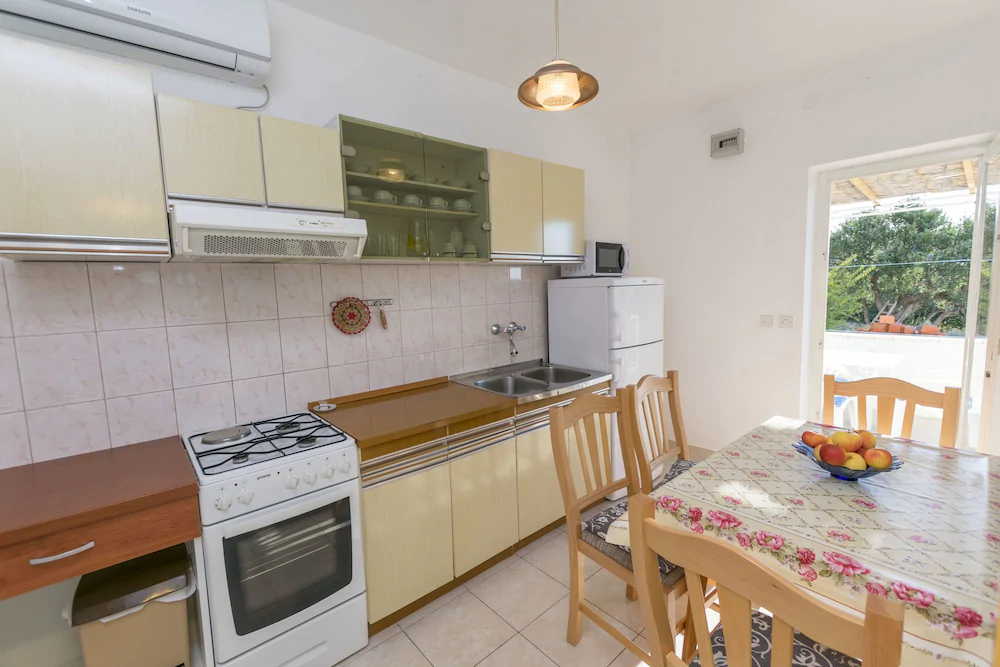 Apartments And Room Milka-Jere